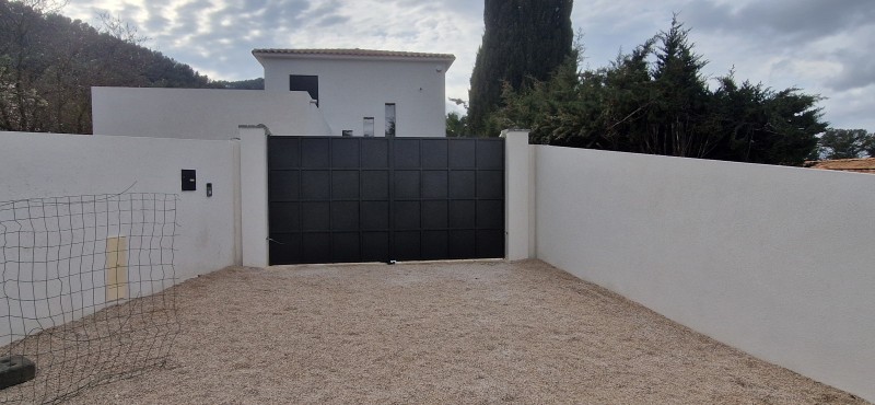 Portail double ventaux motorisé 
