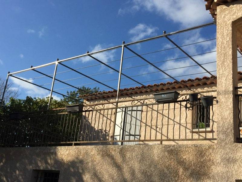 Fabrication et installation pergola en fer forgé sur-mesure à Fuveau